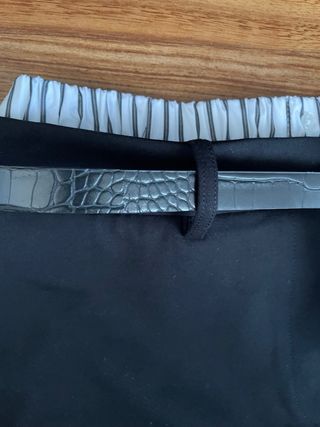 Falda pantalón negra con cinturón