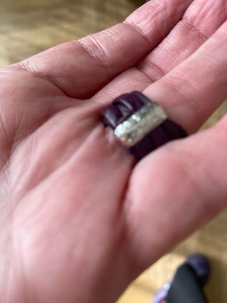 Anillo cuero morado y plata con Swarovski