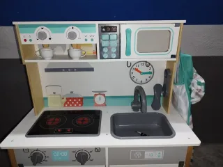Cocina infantil de madera con accesorios