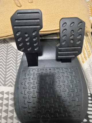 Pacchetto PS4 Slim Nero + Volante F1 + Gioco F1