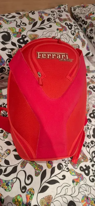 Mochila Ferrari Gear Roja Semirrígida colección.