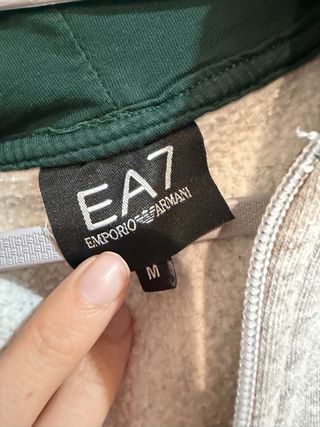 Chaqueta EA7 Emporio Armani gris y verde