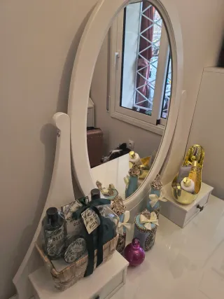 Tocador Ikea blanco con espejo