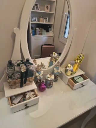 Tocador Ikea blanco con espejo