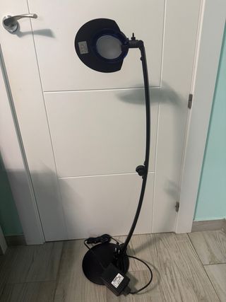 Lámpara de pie negra