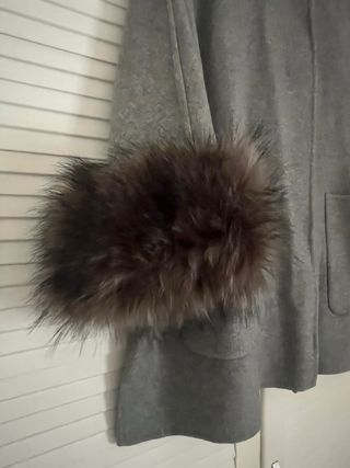 Chaqueta Zara Gris Talla XL con Puños de Pelo