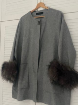 Chaqueta Zara Gris Talla XL con Puños de Pelo