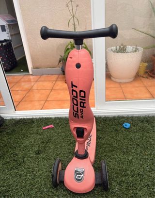 Patinete infantil rosa Scoot and Ride