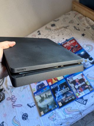 PS4 Slim 1TB + 2 mandos+ 11 juegos