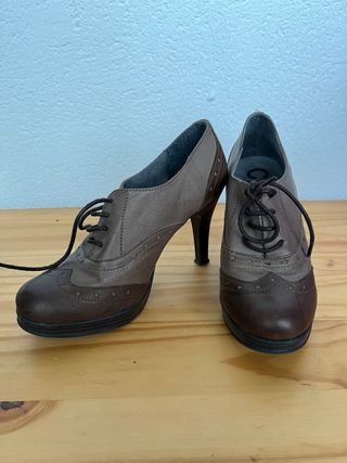 Botines de tacón con cordones