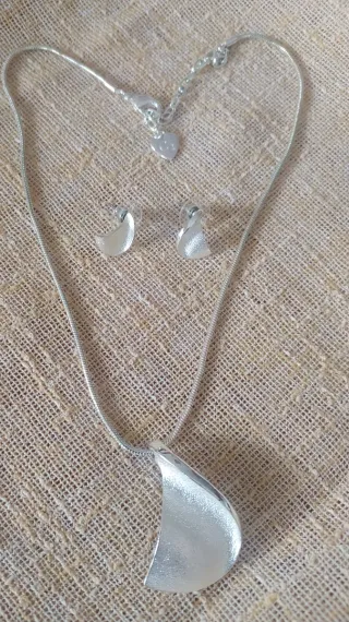 Conjunto Plata: Colgante y Pendientes