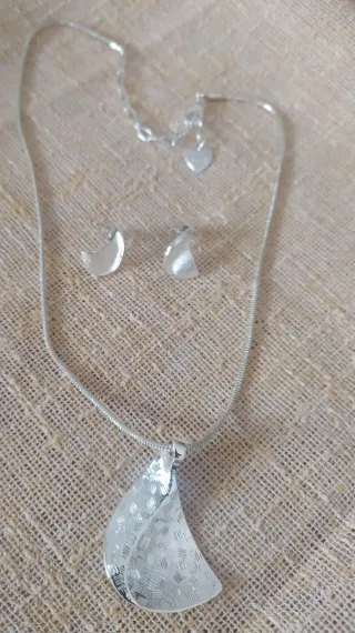 Conjunto Plata: Colgante y Pendientes