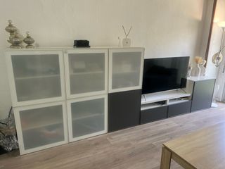 Mueble TV salón blanco y gris