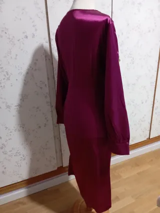 Vestido cruzado de raso.T.XL