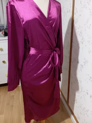 Vestido cruzado de raso.T.XL