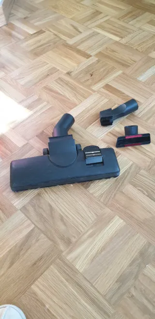 Aspirador Dirt Devil sin bolsa, rojo