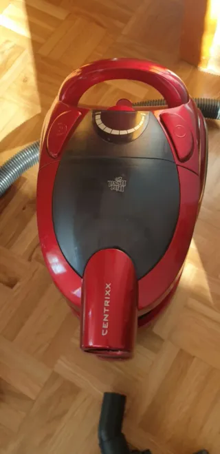 Aspirador Dirt Devil sin bolsa, rojo