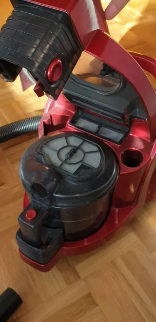 Aspirador Dirt Devil sin bolsa, rojo