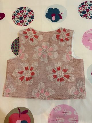 Chaleco Zara floral rosa y blanco