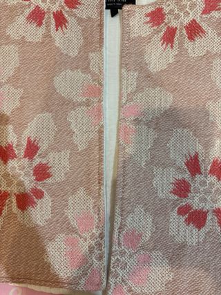 Chaleco Zara floral rosa y blanco