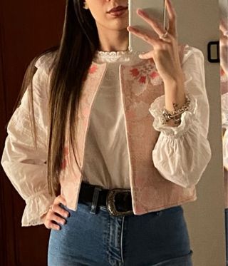 Chaleco Zara floral rosa y blanco