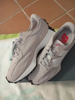 Zapatillas New Balance 327 Gris y Blanco