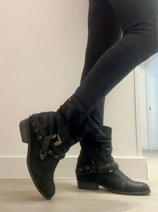 Botines Mustang hebillas negros T37