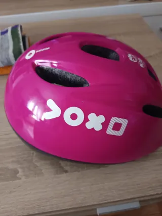 Casco de bicicleta rosa infantil