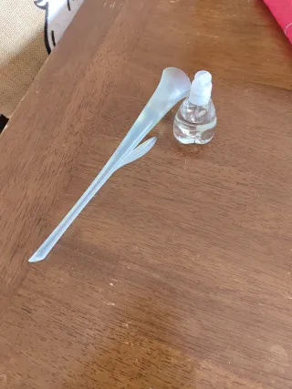 Profumo generico con forma esetica di Rosa