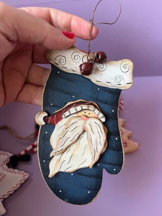 Decorazioni e luci per l'albero di Natale