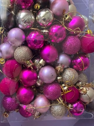 Decorazioni e luci per l'albero di Natale