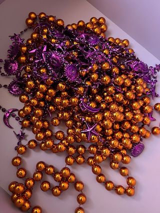 Decorazioni e luci per l'albero di Natale