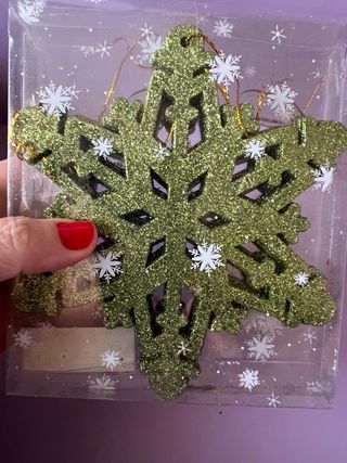 Decorazioni e luci per l'albero di Natale