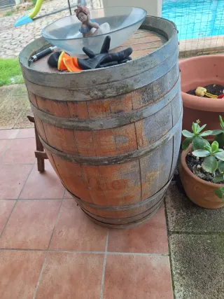 2 Tonnellate di Vino in Grande Botte di Legno