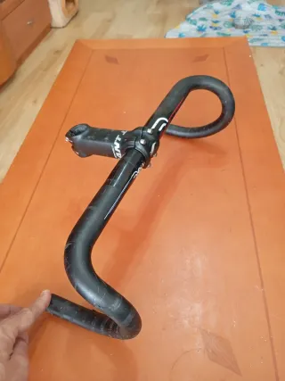 Manillar Dedda y potencia Giant connect.