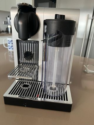 Cafetera Nespresso DeLonghi