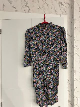 Vestido floral Bershka talla M