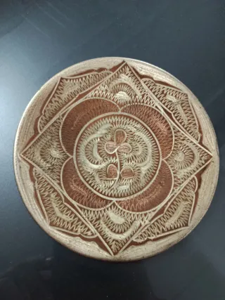 Plato decorativo latón labrado