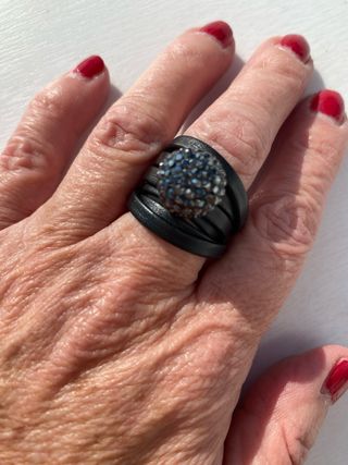 Anillo cuero negro y plata con cristales