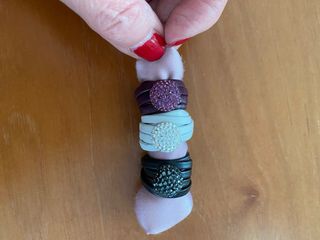 Anillo cuero negro y plata con cristales