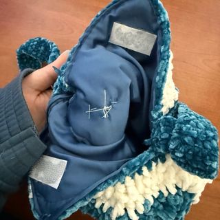 Borsa a stella ad uncinetto blu e bianca