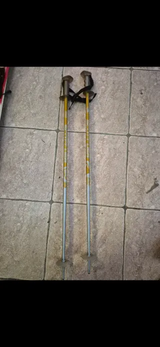 Esquís T130 con botas y bastones para niños