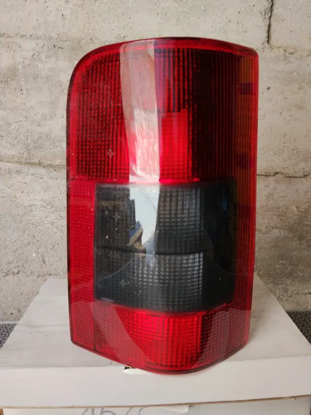 Piloto Trasero Dcho Peugeot Partner 96-02