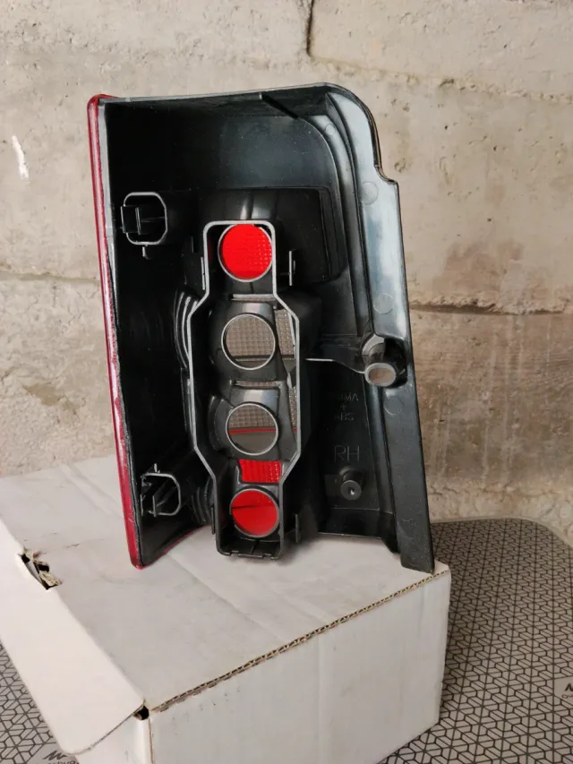 Piloto Trasero Dcho Peugeot Partner 96-02