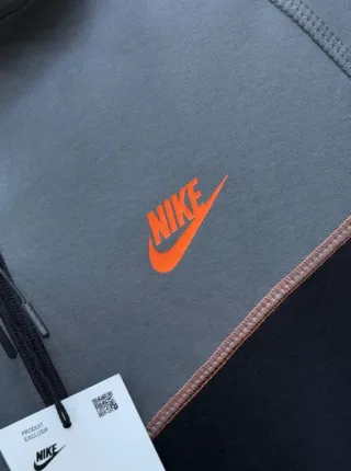 Conjunto Nike Tech Fleece X Syna World.