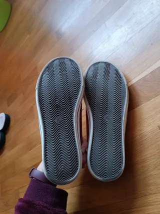 Zapatillas granates con cordones