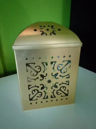 Candelabro in Metallo Dorato con Candela Aromatica