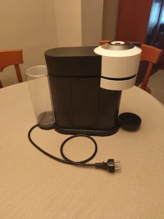 Cafetera Nespresso DeLonghi Vertuo Blanca