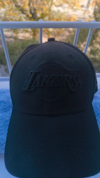 Gorra Lakers New Era y Gorra plana Star Wars