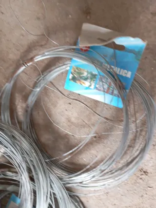 Lote de alambre metálico